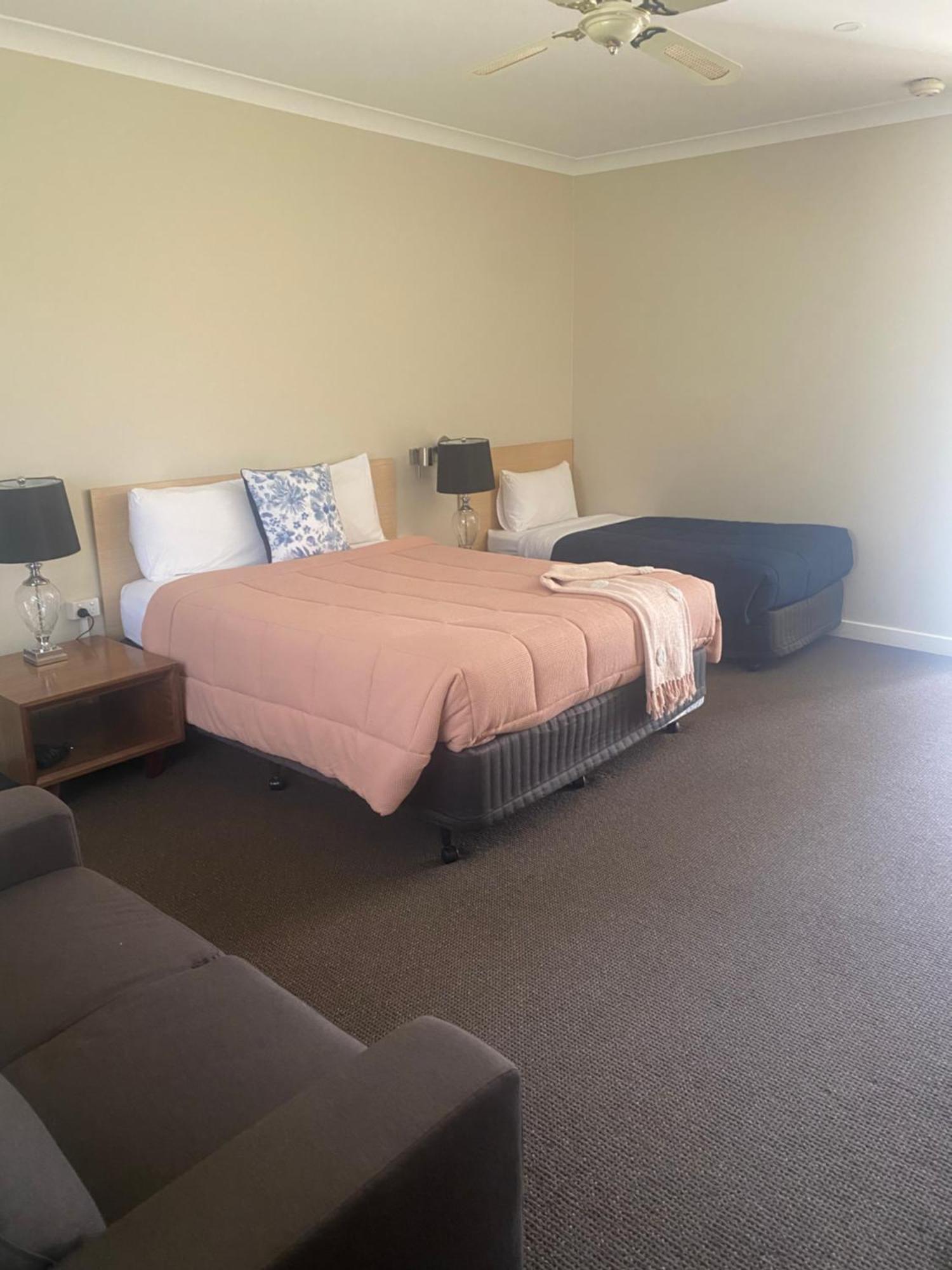 Tumbarumba Motel & Elms Restaurant Exteriör bild